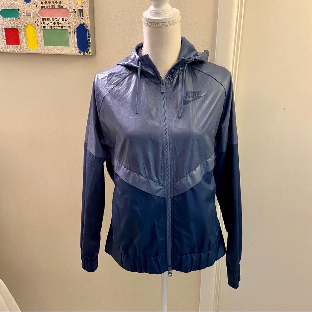 ✨EUC Nike Windbreaker